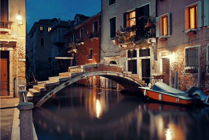 Venice Cicchetti, Spritz and Wine Tour with a Local Guide - The spritz stop: local refreshers and the anti-Aperol mindset