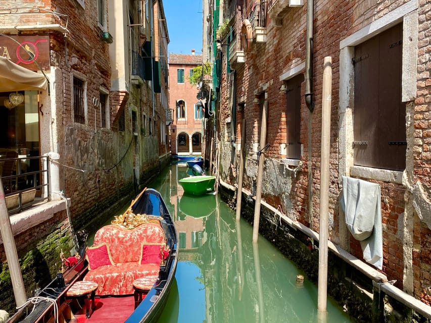 Venice: Cicchetti Street Food and Sightseeing Walking Tour - Starting at Campo San Bartolomio and Getting Into the Flow