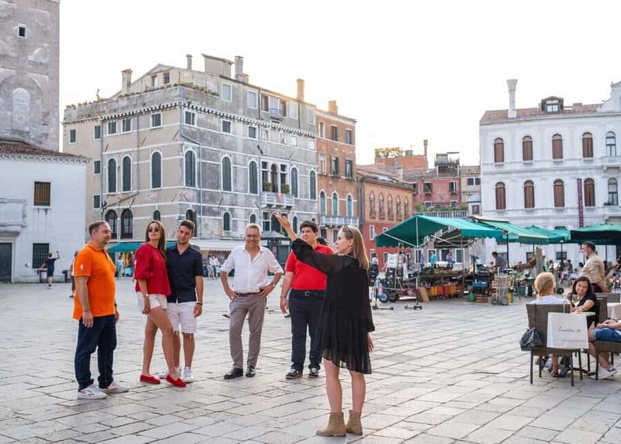 Venice: City Center Walking Tour & Iconic Gondola Ride - The Spritz break at a bàcaro: how to drink like a Venetian