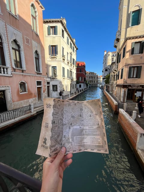 Venice City Escape: "Hunting for L'Omo dal Capelon" - How the Game Works: Smartphone Chat as Your Guide