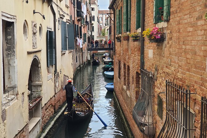 Venice City Highlights Guided Tour for Kids & Families - Campo San Bartolomeo: The Perfect 15-Minute Reset