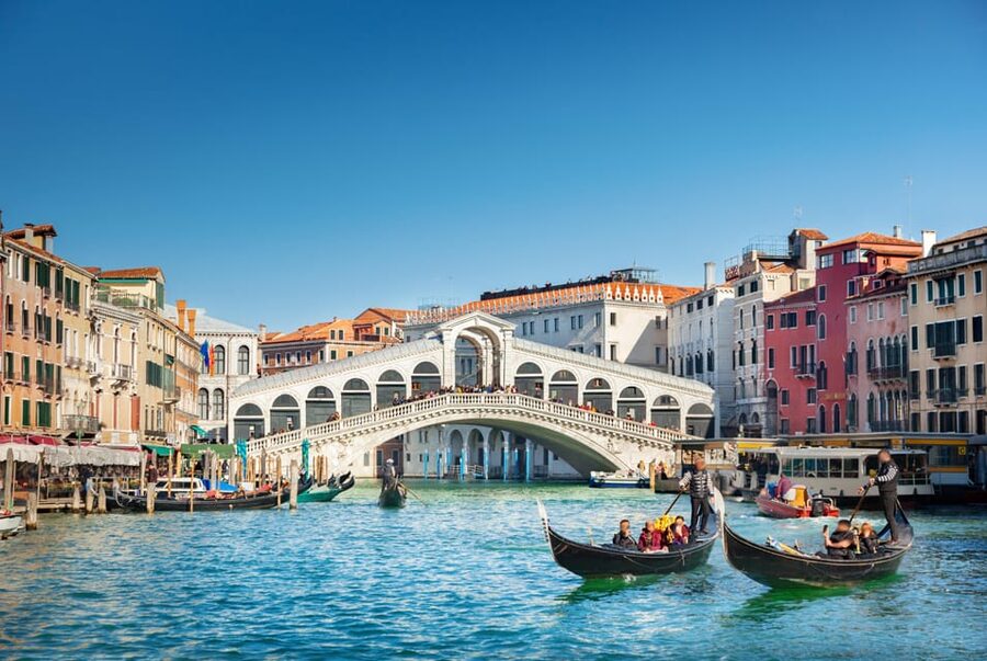Venice City Walking Tour with an APP - St. Mark’s Basilica to Doge’s Palace zone: Bridge of Sighs without the hassle panic