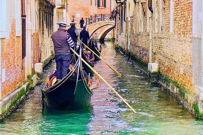 Venice: Classic 30-Minute Gondola Ride Through the Canals - Price and booking strategy for $49.32 per person