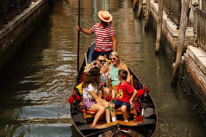 Venice Classic Gondola Ride Along Grand Canal and Hidden Corners - Stop 2: Grand Canal Views of Historic Palaces