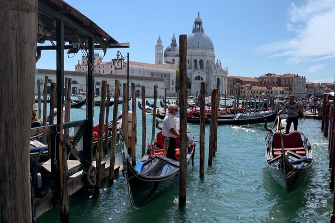 Venice Classic Gondola Ride Along Grand Canal and Hidden Corners - Stop 4: Ca’ Dario and the Gothic-Style Surprise