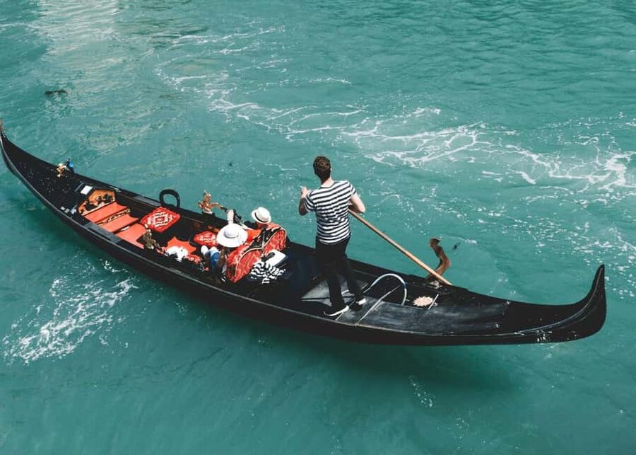 Venice: Crafted Gondola Under Breathtaking Bridge of Sighs™ - The 15-Minute Intro Walk: Getting Your Bearings Fast