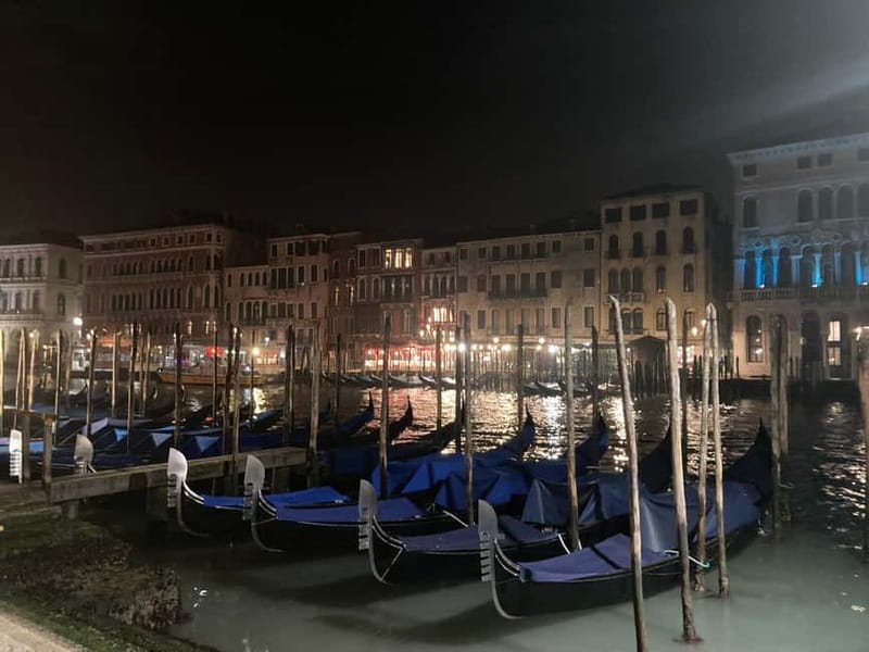 Venice: Crimes, Legends, and Mysteries Sunset Tour - Rio di San Polo: bridges, shadows, and the canal cat-and-mouse
