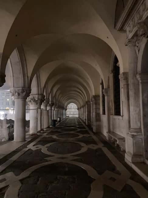 Venice: Crimes, Legends, and Mysteries Sunset Tour - Campo de la Fava: short stop, strong atmosphere