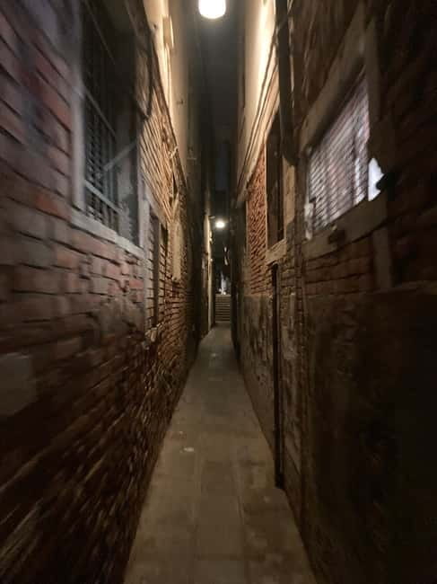 Venice: Crimes, Legends, and Mysteries Sunset Tour - Price and practical value of a 1.5-hour sunset walk