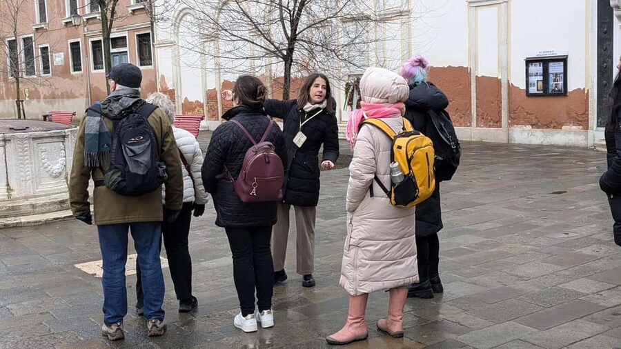 Venice: Early Morning Walking Tour with a Local Guide - Bacino Orseolo: Where the Gondoliers Start Their Day