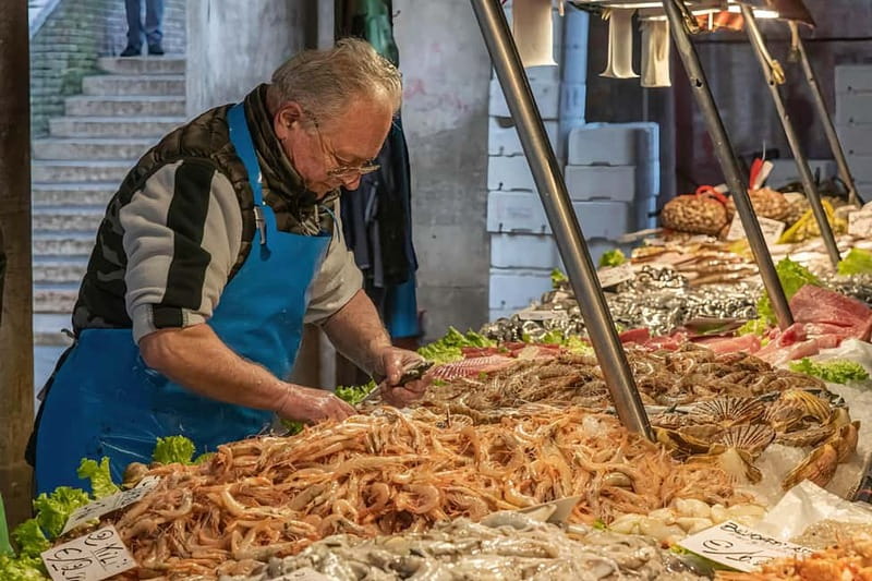 Venice: Food and Wine Walking Tour with a Local Guide - Getting to Bistrot Santa Lucia the easy way