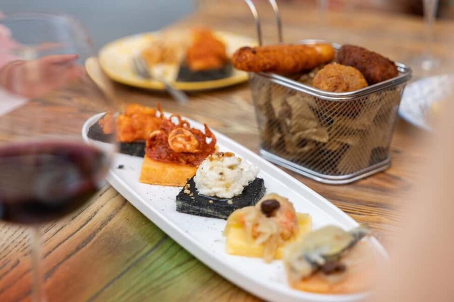 Venice Food Tasting Tour: Bites, Wine, Dinner & Local Guide - First stop: where you meet and how the pace really feels