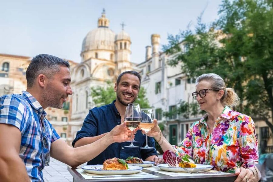 Venice Food Tasting Tour: Bites, Wine, Dinner & Local Guide - Drinks that make sense: Spritz and wine in bite-sized doses