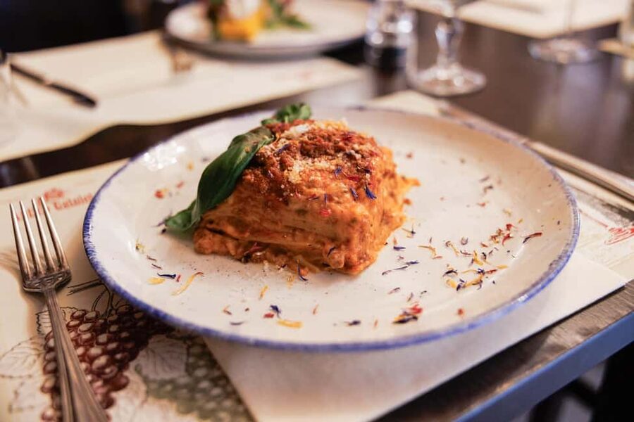 Venice Food Tasting Tour: Bites, Wine, Dinner & Local Guide - The sit-down meal: choose your Venetian main and settle in