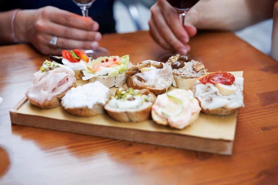 Venice Food Tasting Tour: Bites, Wine, Dinner & Local Guide - Adding context: Cannaregio history meets food culture