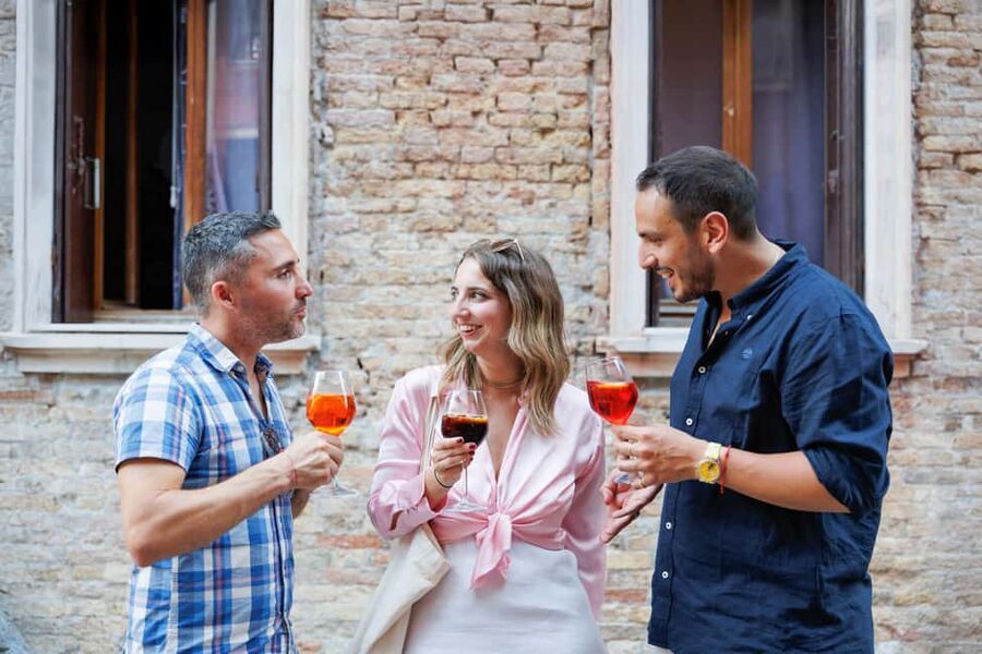 Venice Food Tasting Tour: Bites, Wine, Dinner & Local Guide - Who this tour is best for, and who should skip it