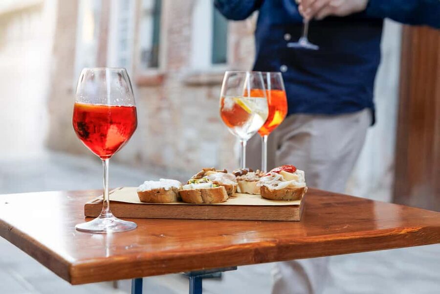 Venice Food Tasting Tour: Bites, Wine, Dinner & Local Guide - Cannaregio food tour plan: meat cicchetti to fried crunch