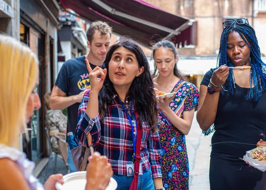 Venice: Food Tasting Tour with Cicchetti and Wine - What “three districts” means for the experience