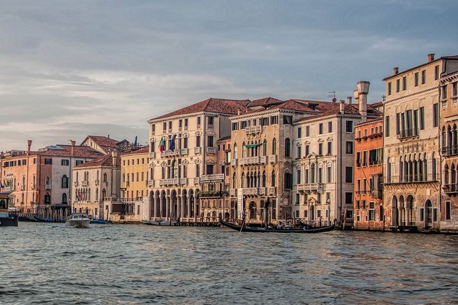 Venice from the Water: Grand Canal Private Boat Tour - Why this private format can beat crowded boat tours