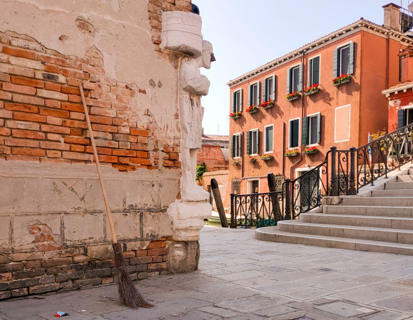 Venice: Ghetto Highlights and Cannaregio Walking Tour - Where you meet and how the small group stays manageable