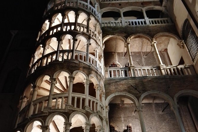 Venice Ghost & Legends Walking City Tour - Stop 1: Campo San Bartolomeo and Venice’s quieter superstitions