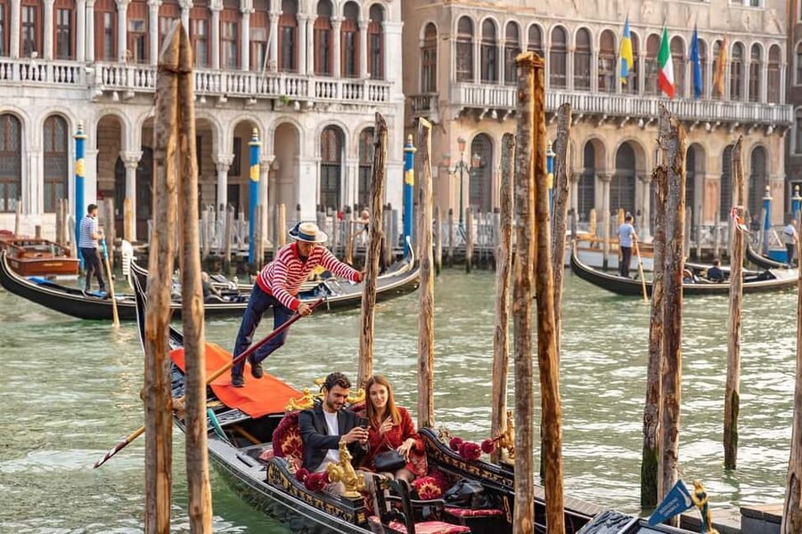 Venice: Gondola Ride Along Grand Canal and Hidden Corners - Santa Maria della Salute, Ca’ Dario, and the View Geometry