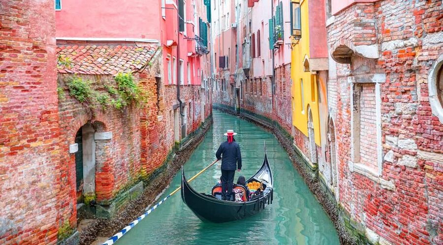 Venice: Gondola Ride Along Grand Canal and Hidden Corners - Price and Value: Is $76 per Person Fair?