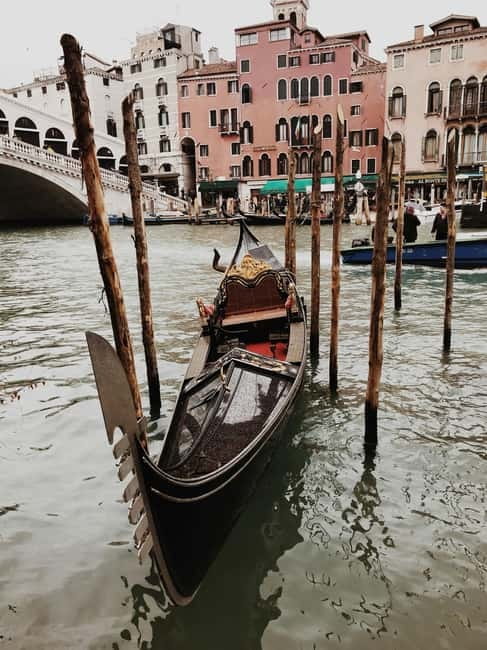 Venice: Gondola Ride under the Bridge of Sighs and Premium Audio Guide - The Bridge of Sighs effect, why this view matters