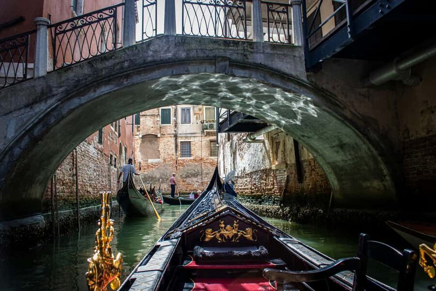 Venice: Gondola Ride under the Bridge of Sighs with Audio Guide App - Key things to know before you go