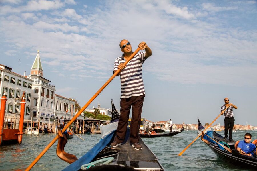 Venice: Gondola Ride with Live Guide or Audio Guide - Logistics that matter in Venice: meeting point, timing, and avoiding stress