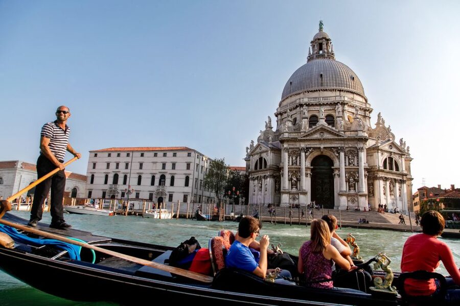 Venice: Gondola Ride with Live Guide or Audio Guide - Who this gondola ride is best for