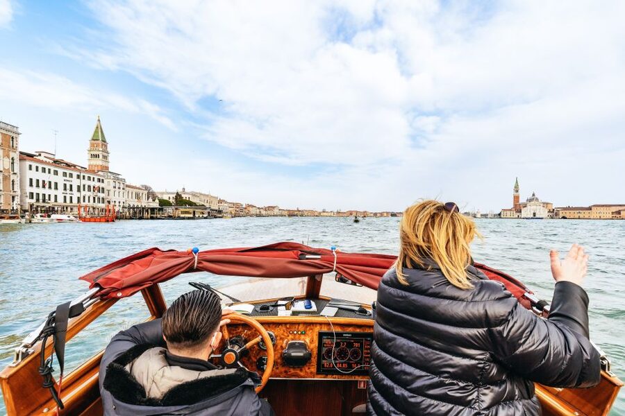 Venice: Grand Canal Boat Tour - Rialto Bridge: The Old Icon You Recognize Instantly