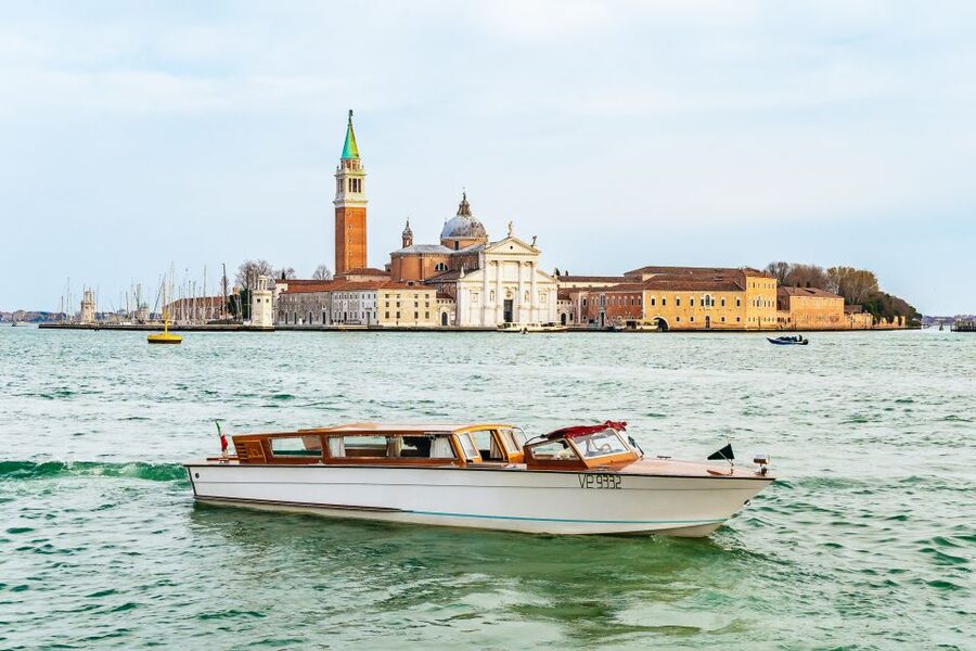 Venice: Grand Canal Boat Tour - Palazzos, Casinos, and Universities: The Power Behind the Facades