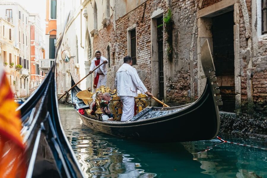 Venice: Grand Canal Gondola Ride with App Commentary - Price and logistics: why this is often better value than day-of gondola rides