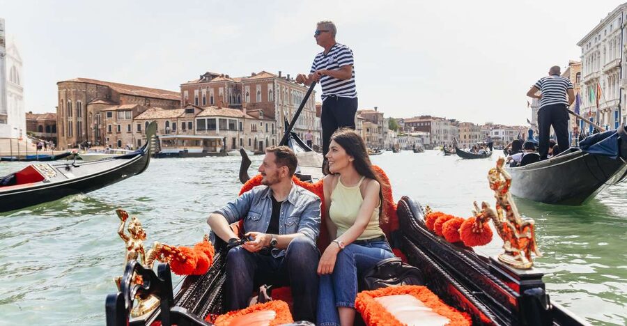 Venice: Grand Canal Gondola Ride with App Commentary - Finding the Venice Tours office near San Marco, without second-guessing