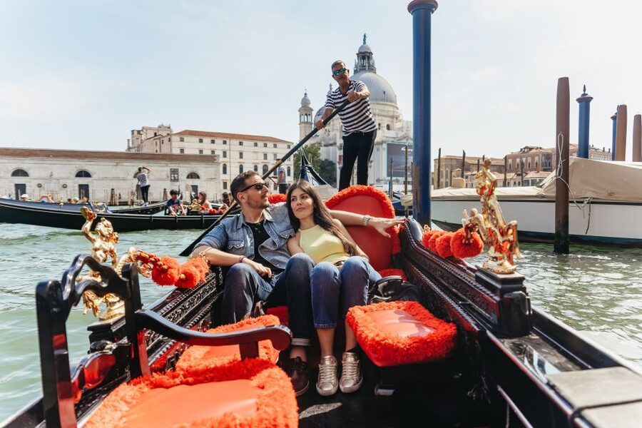 Venice: Grand Canal Gondola Ride with App Commentary - Your 30-minute shared gondola ride on the Grand Canal and beyond