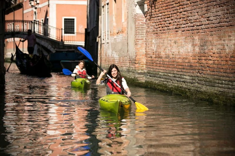 Venice: Guided Canal Kayak Tour at Day, Night, or Sunset - Getting to Venetian Rowing, Calle Brazzo, and settling in fast