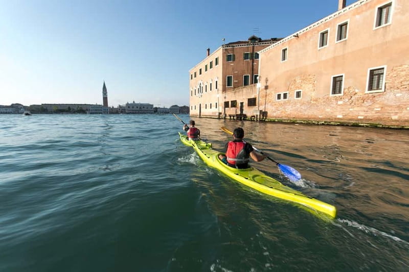 Venice: Guided Canal Kayak Tour at Day, Night, or Sunset - The briefing is not a formality, it is your skill boost