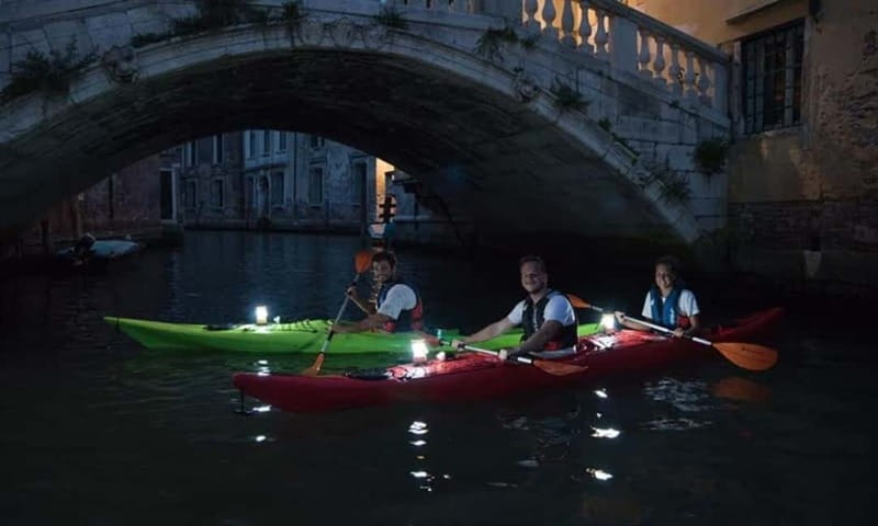 Venice: Guided Canal Kayak Tour at Day, Night, or Sunset - Duration: why 1 hour to 100 minutes feels perfect