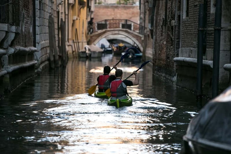 Venice: Guided Canal Kayak Tour at Day, Night, or Sunset - Day, sunset, or night: what actually changes on the water
