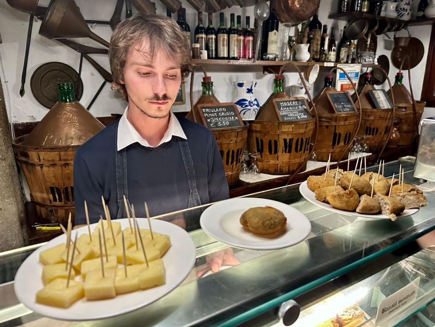 Venice: Guided City Highlights and Street Food Tour - Guides matter: what the best ones do with food stories