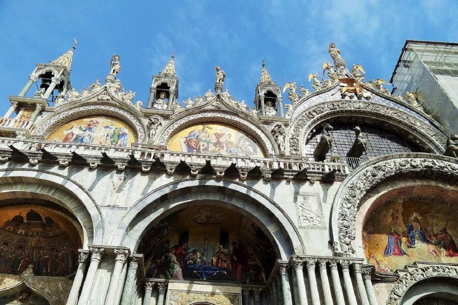 Venice: Guided Golden Basilica Tour - Skip-the-line entry: saving time, then staying with the guide
