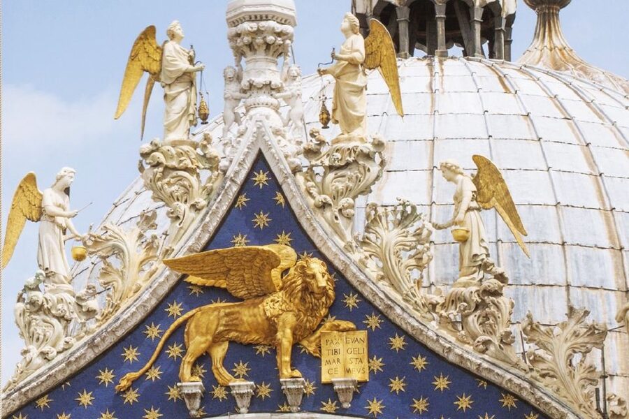 Venice: Guided Golden Basilica Tour - Before you go: dress code, shoes, and bag rules