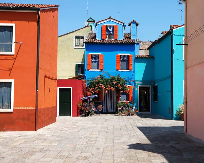 Venice: Guided Islands Cruise to Murano, Burano & Torcello - Guide, languages, and the audio gear reality