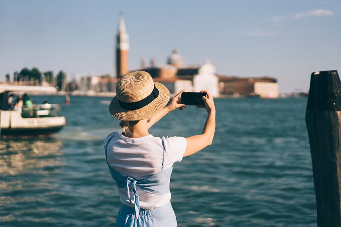 Venice: Hidden Gems Walking Tour with a Local Guide - Stop 1: The Snail Staircase, Plus a Shakespeare Connection