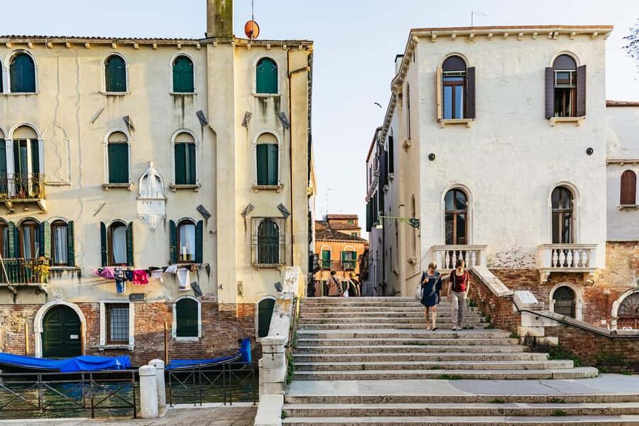Venice: Highlights and Hidden Gems Night Walking Tour - Who this tour suits best, and who should choose another plan