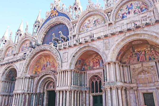 Venice highlights and hidden gems Small Group walking tour - Starting at Campiello dei Squelini: find the colored wall and get moving