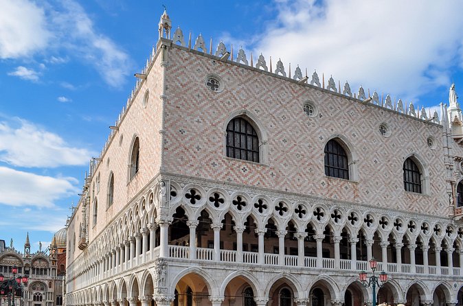 Venice History of the Doge's Palace and Casanova Prison - Inside Doge’s Palace with an expert guide: the skip-the-line payoff