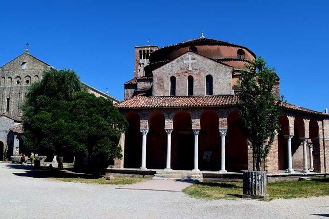 Venice Islands Cruise: Murano Glass, Rainbow Burano & Torcello - Burano: lace tradition, colorful houses, and the tasting plan