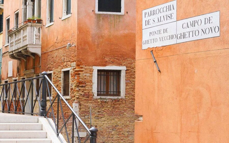 Venice: Jewish Ghetto Walking Tour with Synagogue Visits - Calle Ghetto Vecchio and the idea of Ghetto Nuovo: history in two parts